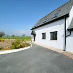 The Manse 6 Bedroom Holiday Home
