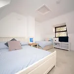 The Manse 6 Bedroom Holiday Home
